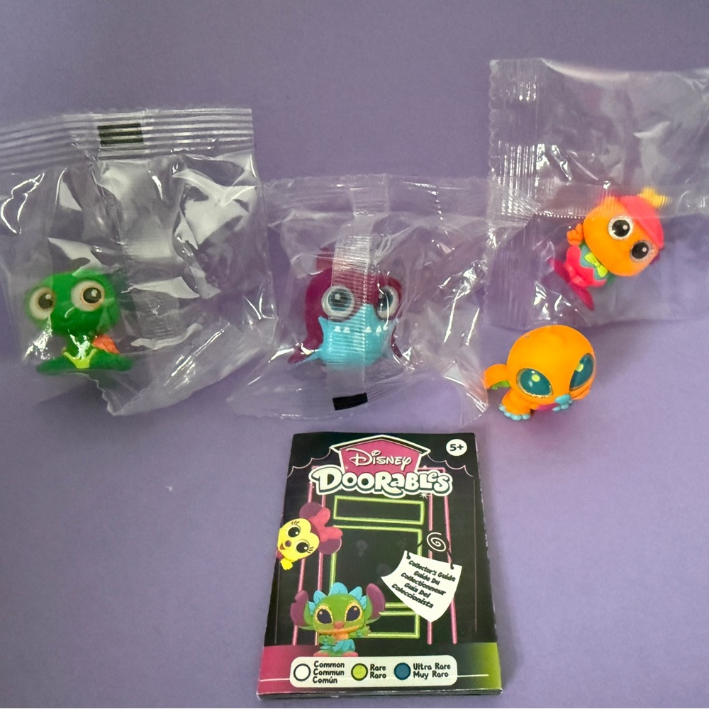 Disney Doorables Neon Glow Peek - Colorful Character Set